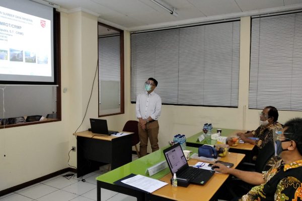 Jumat, 23 Oktober 2020, Uji Presentasi CRMP Reguler B’143 di Gedung Biru lt 4 dengan Asesor Bapak Edi Timbul Hardiyanto dan Bapak Rusdianto