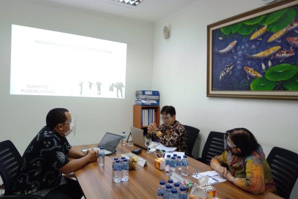 CRMP : Uji Presentasi CRMP B’141 BPKP Kamis, 22 Oktober 2020 di Ruang Edelweis Gedung Biru lt. 4, Jakarta(4)