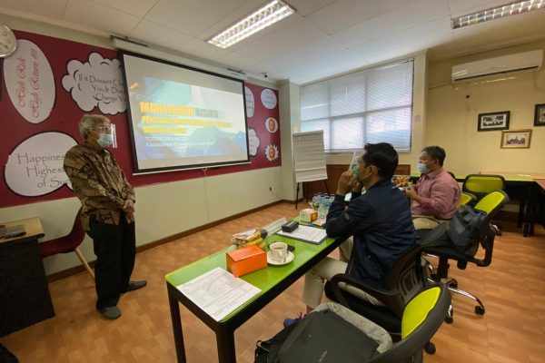 Uji Presentasi CRMP B’141 BPKP Kamis, 22 Oktober 2020 di Ruang Edelweis Gedung Biru lt. 4, Jakarta(5)