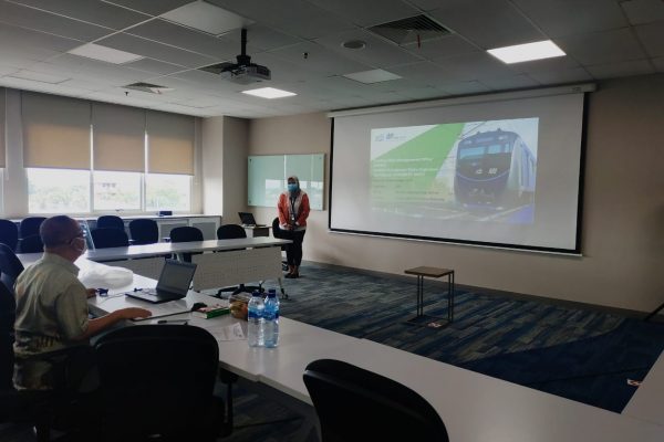 CRMO : Senin, 14 Desember 2020 Uji Presentasi In-house MRT Jakarta CRMO B’161 di Gd. admin Lt. 4 Depo MRT Jakarta dengan Asessor Bapak Dedy Permana