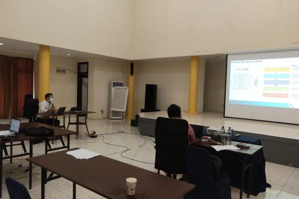 CRMO : Uji Sertifikasi Presentasi ANAMROT CRMO B’158 PLN Jepara, Gd Serbaguna PLTU Bandengan Jepara JaTeng. Senin, 07 Desember 2020. Penguji Bpk. Aditya A. Kusuma