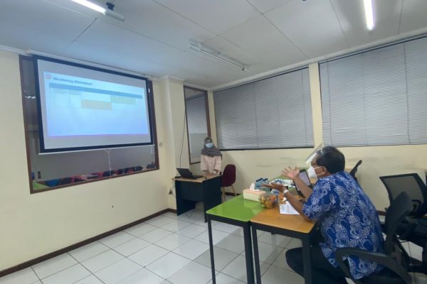 Jumat, 22 Januari 2021. Uji Presentasi CRMO B’164 dg Asesor Bapak Edi Timbul Hardiyanto di Ruang Edelweis 2 Gedung Biru lt. 4
