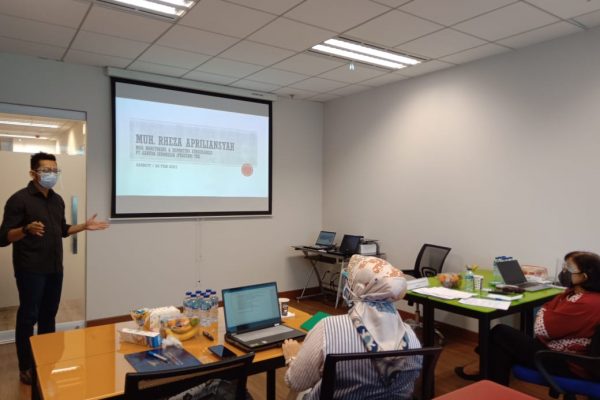 Jumat, 26 Februari 2021. Uji Presentasi CRMP B’ 148 dg Asesor Ibu Rinanti Agnes Arsadjaja dan Ibu Ani Sri Rezeki Maha di Ruang Edelweis, Pakuwon Tower lt. 26