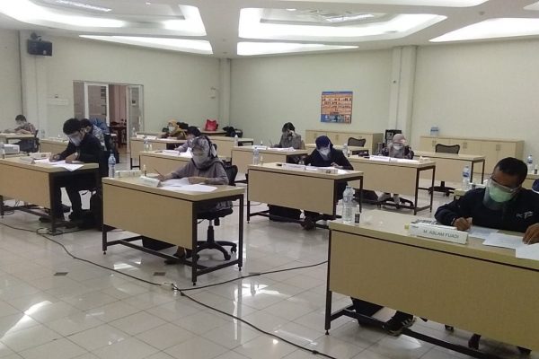 Uji Tertulis ANAMROT CRMO B’165 Jumat, 5 Februari 2021 Ruang A202 Gd. Bina PPM Manajemen, Jakarta1