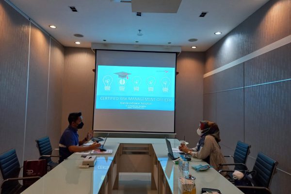 Kamis, 18 November 2021 Uji Presentasi CRMO B’220 Asesi Bapak Rianda Indrawan Nasution  dg Asesor Ibu Ani Sri Rezeki Maha di Ruang Pelikan 2 lt 1