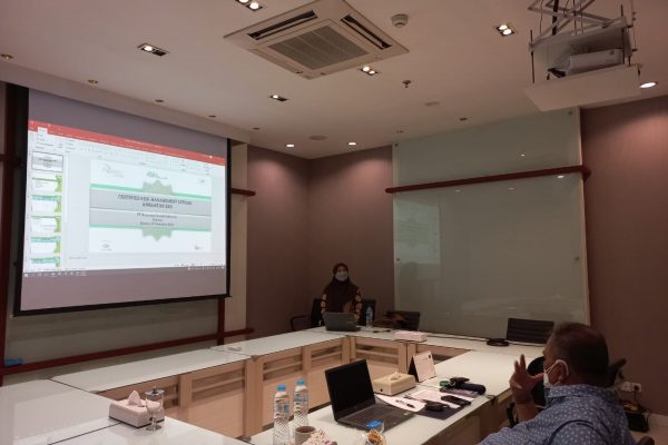 Kamis, 18 November 2021 Uji Presentasi CRMO B’220 Asesi Ibu Maryam dg Asesor Bapak Raymond B di Ruang Pelikan 1 lt 1