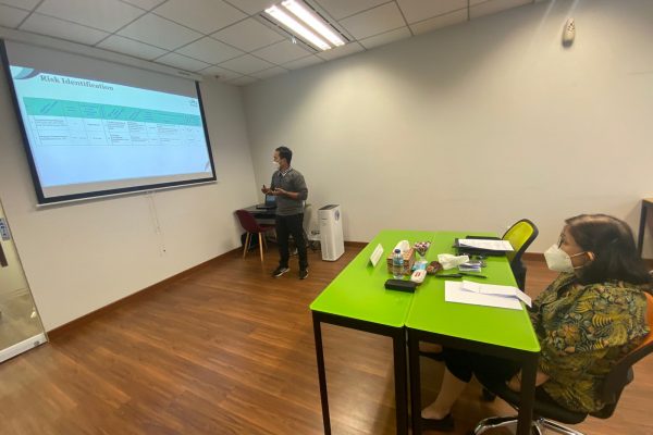 Selasa, 30 November 2021 Uji Presentasi CRMO B’224 Asesi Bapak Firgiawan Iksanja dg Asesor Ibu Rinanti Agnes Arsadjaja di Ruang RAP II  Pakuwon Tower lt 26.