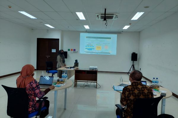 Senin, 20 Desember 2021, Uji Presentasi CRMP Batch 167 Asesi Ibu Kartika Sari, CRMO dengan Asesor Bapak Dedy Permana dan Ibu Indra Kusumaningrum di Ruang Miangas lt 4 Kementerian Agraria dan Tata Ruang/Badan Pertanahan Nasional, Cikeas-Bogor