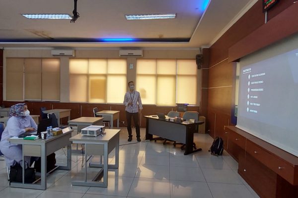 Uji Presentasi ANAMROT/CRMO 236 Telkom PCC. Jumat, 1 April 2022, Ruang K lt. 2 learning center Jakarta. Asesor Ibu Ani Maha dan Asesi Bapak Daryanto.