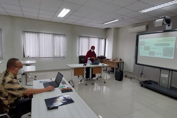 Uji Presentasi ANAMROT/CRMO 240 BSSN. Kamis, 21 April 2022. Ruang Uji Gd. B lt. 1, Badan Siber Sandi Negara Bojong Sari Depok. Asesor Bapak Dedy Permana, Asesi Ibu Diah Sulistyowati.
