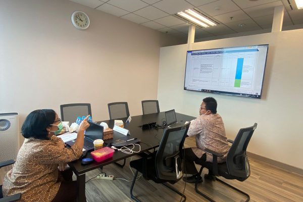 Rabu, 08 Juni 2022. Uji Presentasi CRMO B ‘250 ( Direktorat Jenderal Ketenagalistrikan – Kementrian ESDM ) Asesor Ibu Ratih Kusumartiwi dengan Asesi Bapak Wiwid Muljadi di Ruang Meeting