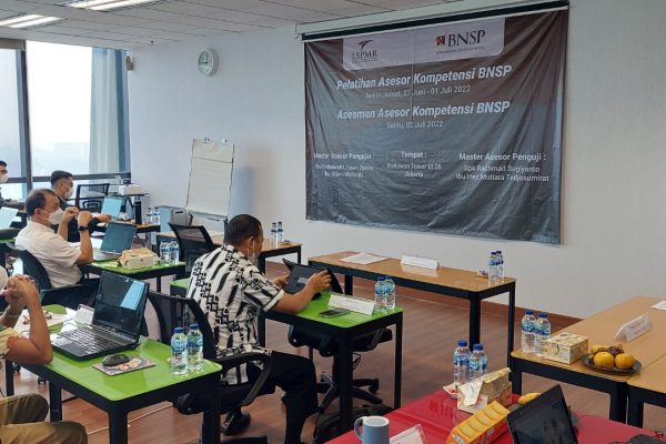 Sesi Pembukaan yang disampaikan oleh Ibu Ani Sri Rezeki selaku Direktur Eksekutif LSPMR