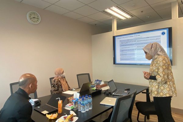 Senin, 18 Juli 2022. Uji Presentasi CRGP B’108 Asesor Bapak Bramantyo Djohanputro dan ibu Indra Kusumaningrum dengan Asesi Ibu Sylviana Maya D di Ruang Meeting LSPMR 1 Pakuwon Tower  Lt.26