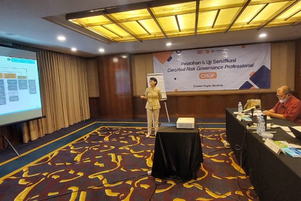Uji Kompetensi CRGP/ATKRT 115 IHT Askrindo, Rabu 18 Januari 2023 di TUK Ruang Ayodya D Lt.1 El Royal Hotel Bandung. Asesor oleh Bapak Bramantyo Djohan Putro dan Pendamping Asesor Bapak Raymond Buisson, dengan Asesi Ibu Sriningsih Rahayu (Ka.Div Pengelolaan Jaringan&Digital)